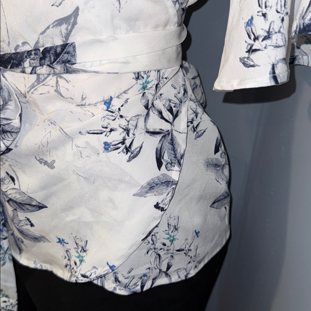 Elegant Alex Marie Wrap Around Blouse - Size Medium - Picture 7 of 8
